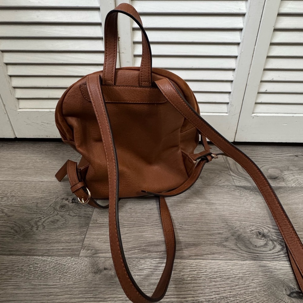 Backpack has few flaws on the side - Picture 13 of 14
